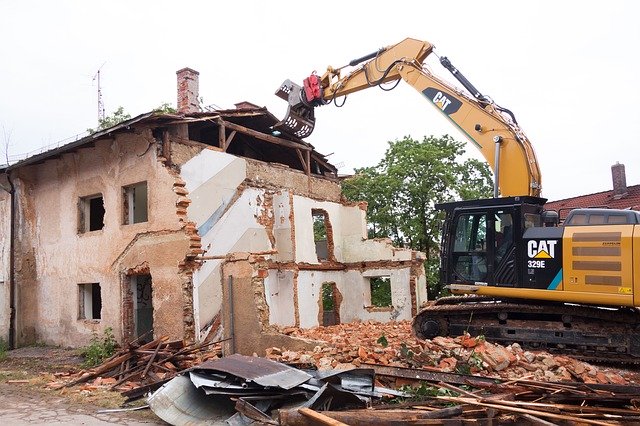 Démolition d'une maison par l'entreprise Subra Henri